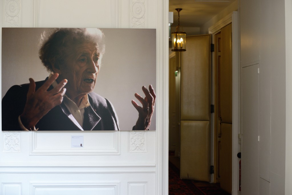 Lucie Aubrac, portrait signé Pierre-Yves Ginet exposé au Ministère des Droits des femmes