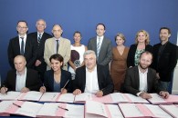 Mixité des métiers : Najat Vallaud-Belkacem et Frédéric Cuvillier signent le premier plan sectoriel