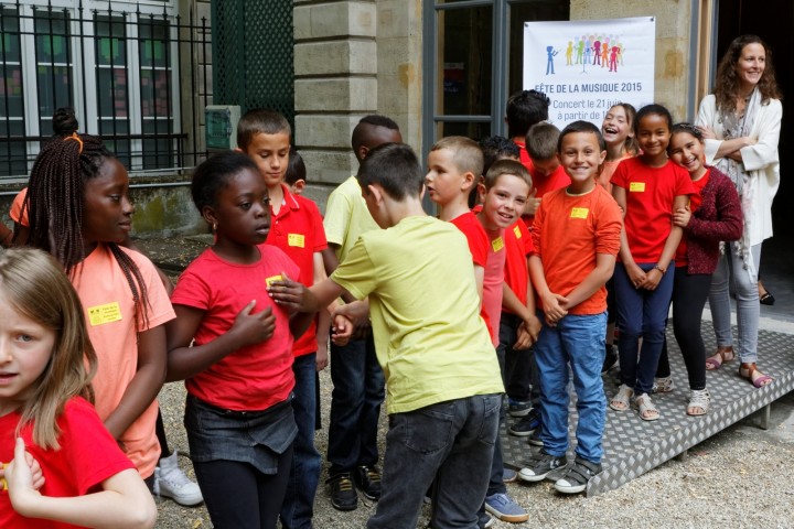 A l’occasion de la fête de la musique, concert final de la première édition de "l’École en chœur" avec sur scène les chorales lauréates, Aldebert, la compagnie Sans-Père et de nombreux autres groupes musicaux de jeunes, au Ministère de l’Éducation nationale, le dimanche 21 juin 2015 - © Philippe DEVERNAY