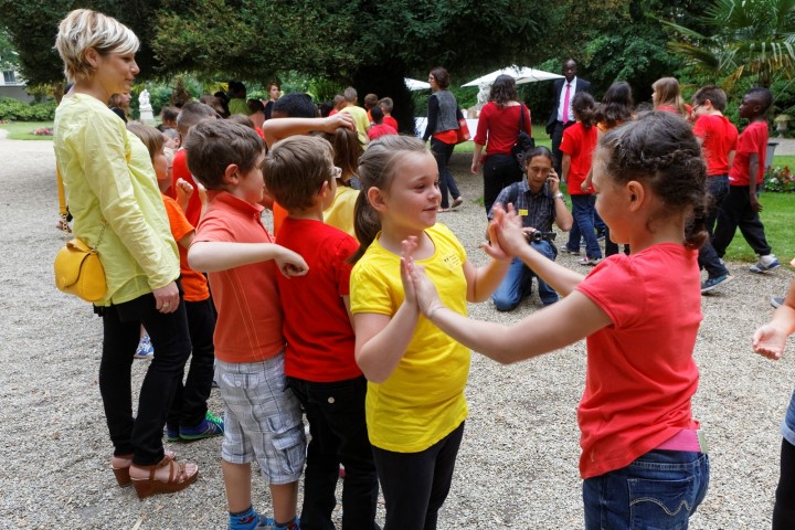 A l’occasion de la fête de la musique, concert final de la première édition de "l’École en chœur" avec sur scène les chorales lauréates, Aldebert, la compagnie Sans-Père et de nombreux autres groupes musicaux de jeunes, au Ministère de l’Éducation nationale, le dimanche 21 juin 2015 - © Philippe DEVERNAY