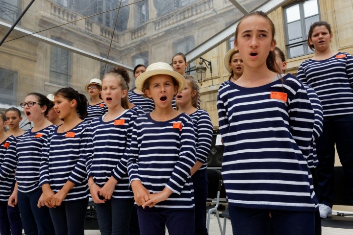 A l’occasion de la fête de la musique, concert final de la première édition de "l’École en chœur" avec sur scène les chorales lauréates, Aldebert, la compagnie Sans-Père et de nombreux autres groupes musicaux de jeunes, au Ministère de l’Éducation nationale, le dimanche 21 juin 2015 - © Philippe DEVERNAY