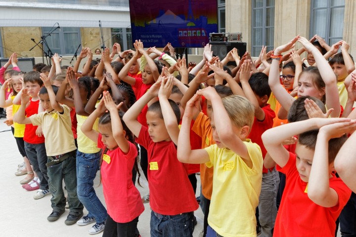 A l’occasion de la fête de la musique, concert final de la première édition de "l’École en chœur" avec sur scène les chorales lauréates, Aldebert, la compagnie Sans-Père et de nombreux autres groupes musicaux de jeunes, au Ministère de l’Éducation nationale, le dimanche 21 juin 2015 - © Philippe DEVERNAY