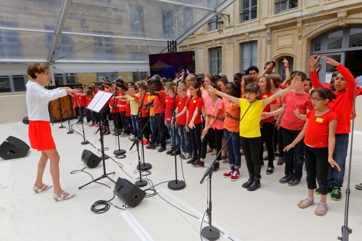 A l’occasion de la fête de la musique, concert final de la première édition de "l’École en chœur" avec sur scène les chorales lauréates, Aldebert, la compagnie Sans-Père et de nombreux autres groupes musicaux de jeunes, au Ministère de l’Éducation nationale, le dimanche 21 juin 2015 - © Philippe DEVERNAY