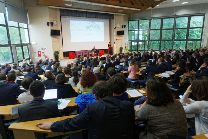 Déplacement de la ministre Najat VALLAUD-BELKACEM dans le Loiret, pour rencontrer les acteurs éducatifs de l’école primaire de Bou, pour un « café des parents » sur le thème des relations entre les parents et l’école à Chécy puis intervention au colloque annuel de la Conférence des présidents d’université sur le thème « Campus en mouvement » à Orléans, le mercredi 25 mai 2016 - © Philippe DEVERNAY